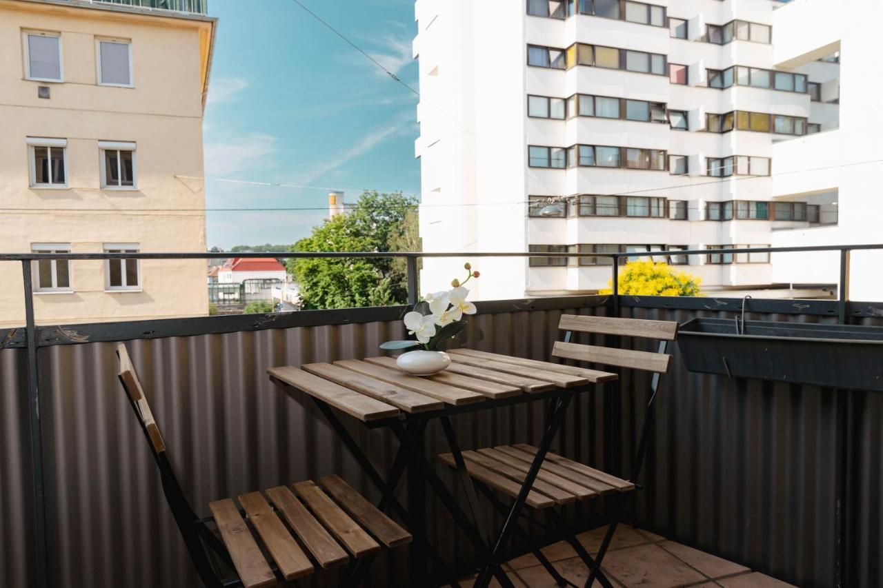 Beautiful 2-Bedroom Apartment Near Schoenbrunn فيينا المظهر الخارجي الصورة