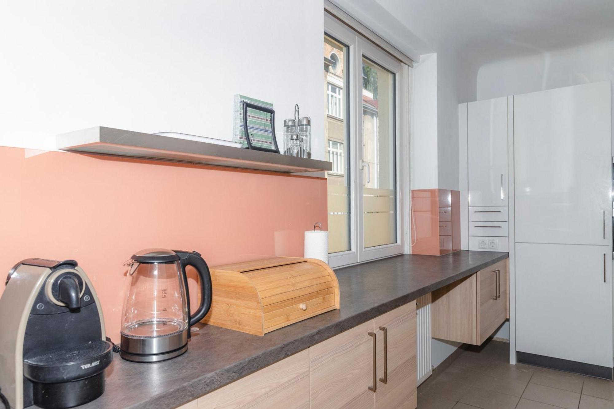 Beautiful 2-Bedroom Apartment Near Schoenbrunn فيينا المظهر الخارجي الصورة